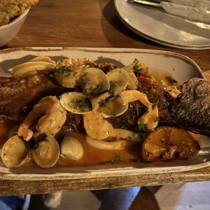 Pescado en salsa de mariscos