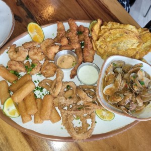 picada de Mariscos