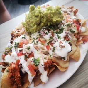 Nachos premium de pollo y chorizo