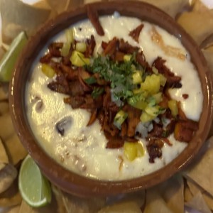 Queso fundido con pastor