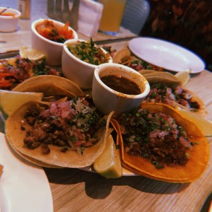 Bandeja taquera de birria