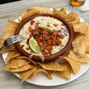 Queso Fundido con Chorizo