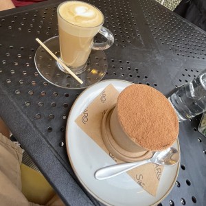 Capuchino y tiramisu 