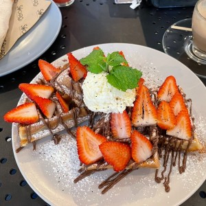 Waffles con fresas y nutella