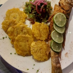 Mariscos - Corvina Frita Entera