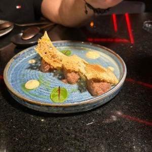 Tartar de res con tobiko negro