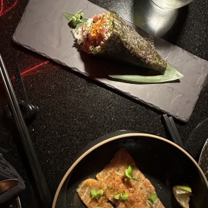 Temaki de atun y tiradito de salmon