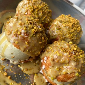 Profiteroles de Pistachio