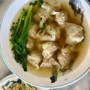 Sopa de wanton con camarones 