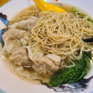 sopa wanton con fideo