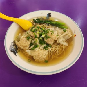 sopa de wanton (puerco con camarones)