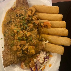 Filete de pescado a lo macho con yuca frita