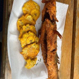 Pescado frito con patacones