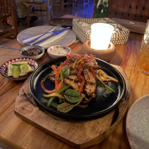 FAJITAS DE POLLO A LA BRASA