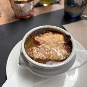 Sopa de cebolla gratinada