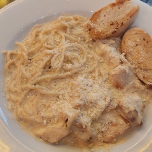 Pasta Alfredo con Pollo