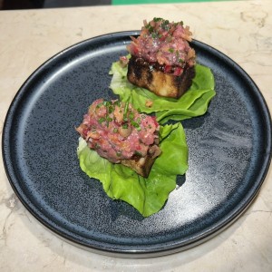 Beef Tartare con Flow Burger