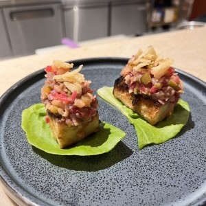 Beef Tartare con Flow Burger