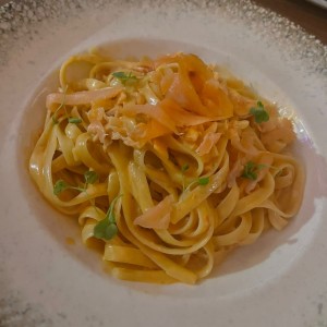 Fettucine alla Crema Rosa di Salmone e Vodka