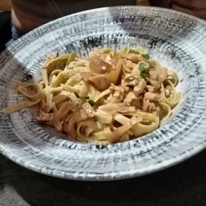 Fettucine alla Crema Rosa di Salmone e Vodka