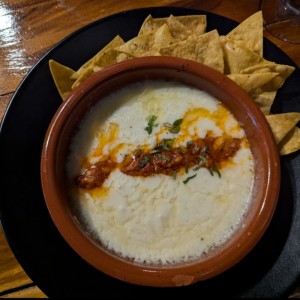 Queso Fundido con Chorizo