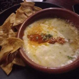 Queso Fundido con Chorizo