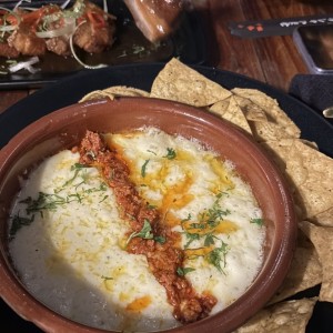 Queso Fundido con Chorizo