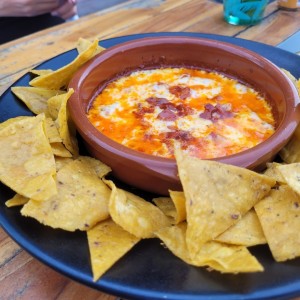 Queso fundido con tortillas