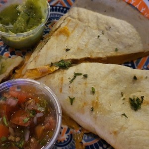 cheesy quesadilla con pollo rostizado