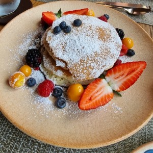 pancakes con frutos rojos