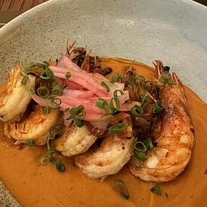 Langostinos con Tamal de Olla