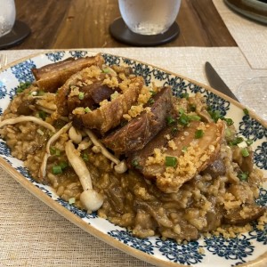 Risotto de hongos con chicharron crujiente