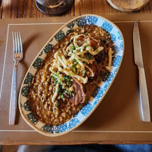 Risotto de hongos con chicharrones