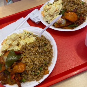 Puerco asado, ensalda de papas y arroz frito.