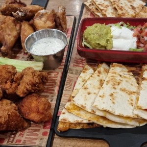 wings bonless  y quesadillas