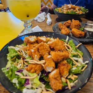 ensalada oriental y boneless wings