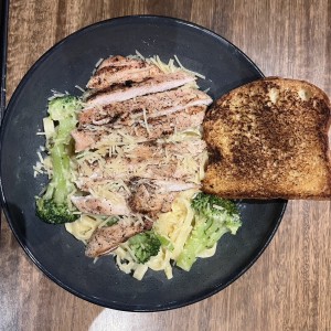 Chicken & Broccoli Pasta Alfredo