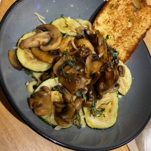 Fettuccine con camarones blackened 