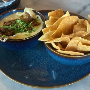 Queso fundido con Birria