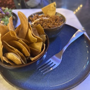 Queso fundido con chorizo 