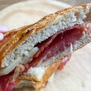 Pan con jamon serrano