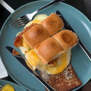 Breakfast sandwich 