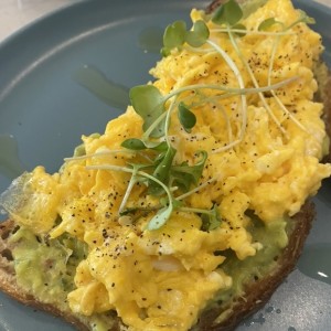 DESAYUNO - AVOCADO TOAST