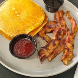 pancakes y tocino