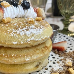 BREAKFAST CLUB - Golden Crunch Pancakes