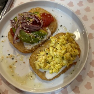 BREAKFAST CLUB - Vegan avocado toast