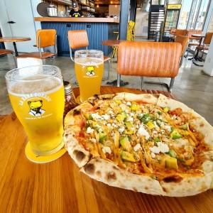 chicken taco pizza y 2 IPA