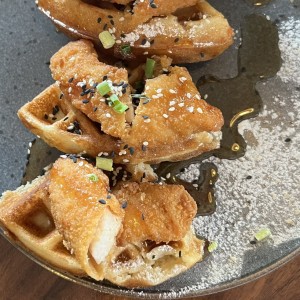 Waffle & chicken 