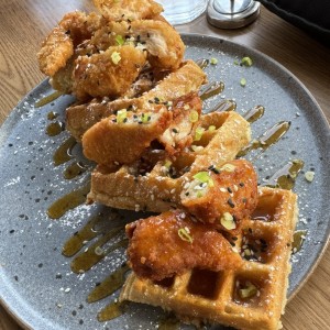 Waffle con pollo