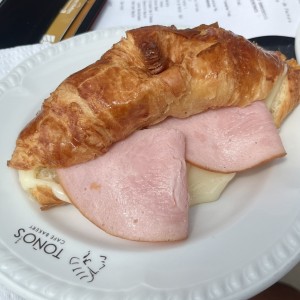 Croissant ham & cheese